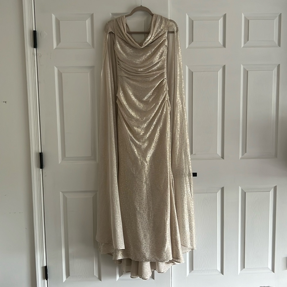 Talbot Runhof off-shoulder cape maxi dress size 6 / 36 NEW W/ TAGS cream color